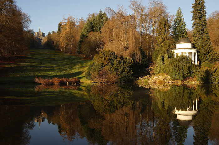 Foto, Blick die zentrale Achse im Bergpark Wilhelmshöhe hinauf